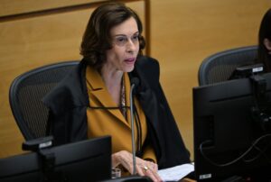 Ministra Regina Helena Costa